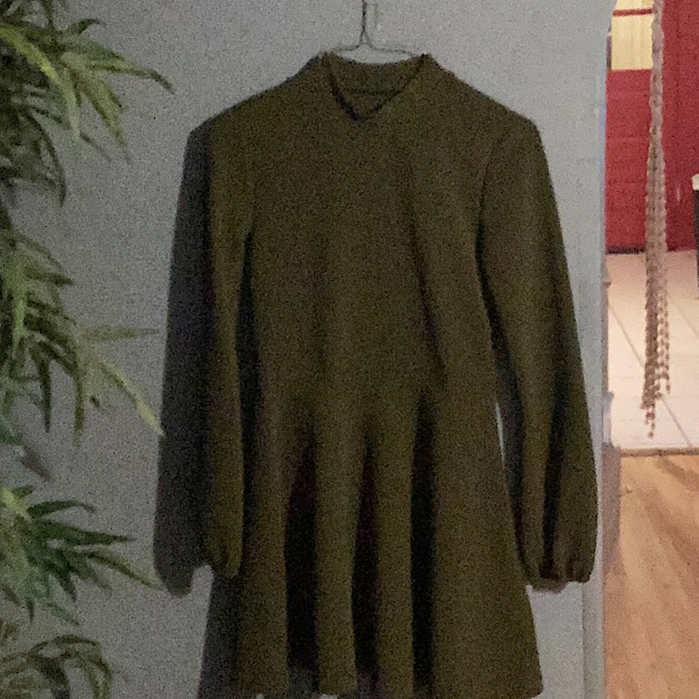 Women’s extra small, long sleeve dress